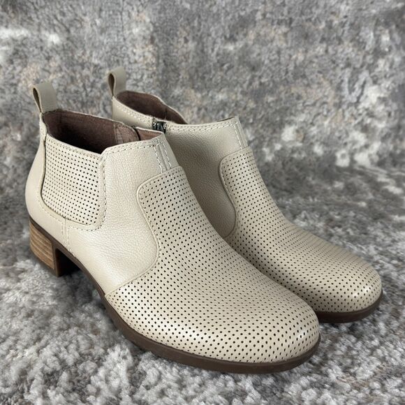 Dansko Sz 38 Lola Ivory/Beige Leather Ankle Booties Comfort Boots Zip - Picture 1 of 9